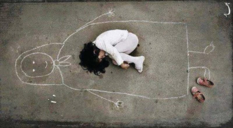 BAHAREH BISHEH | A verdadeira história da fotografia enternecedora da criança a dormir ao colo da mãe
