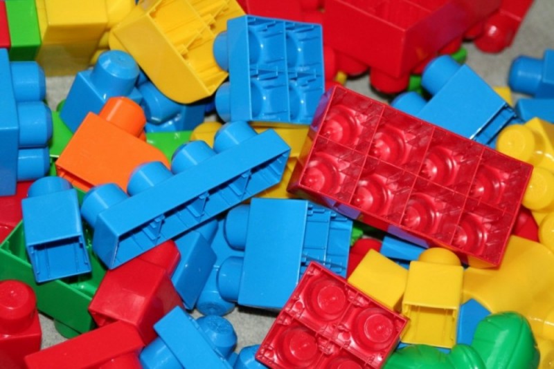 Reciclar brinquedos: Lego reading